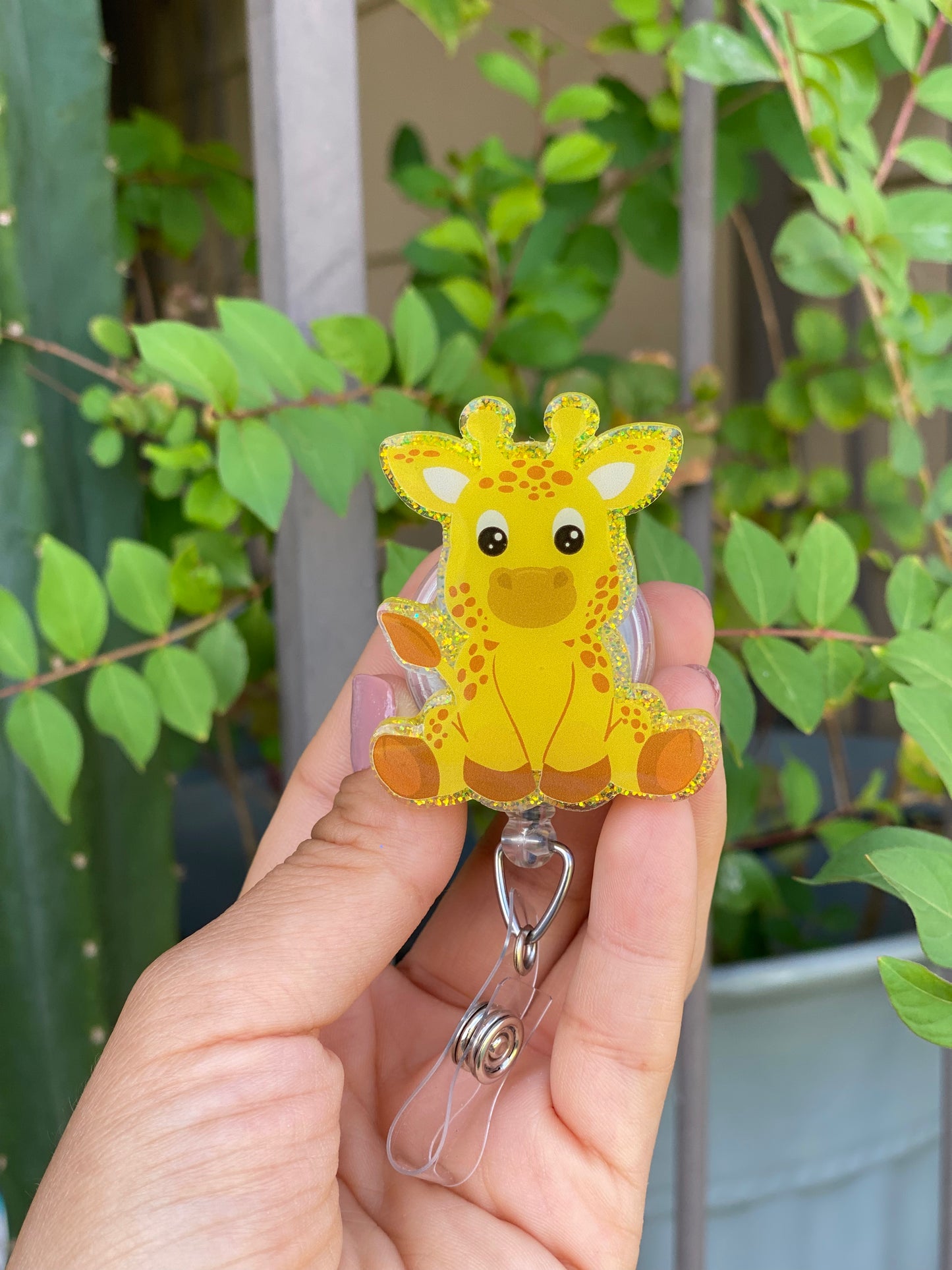 Animal Badge Reel - Sitting Giraffe 🦒