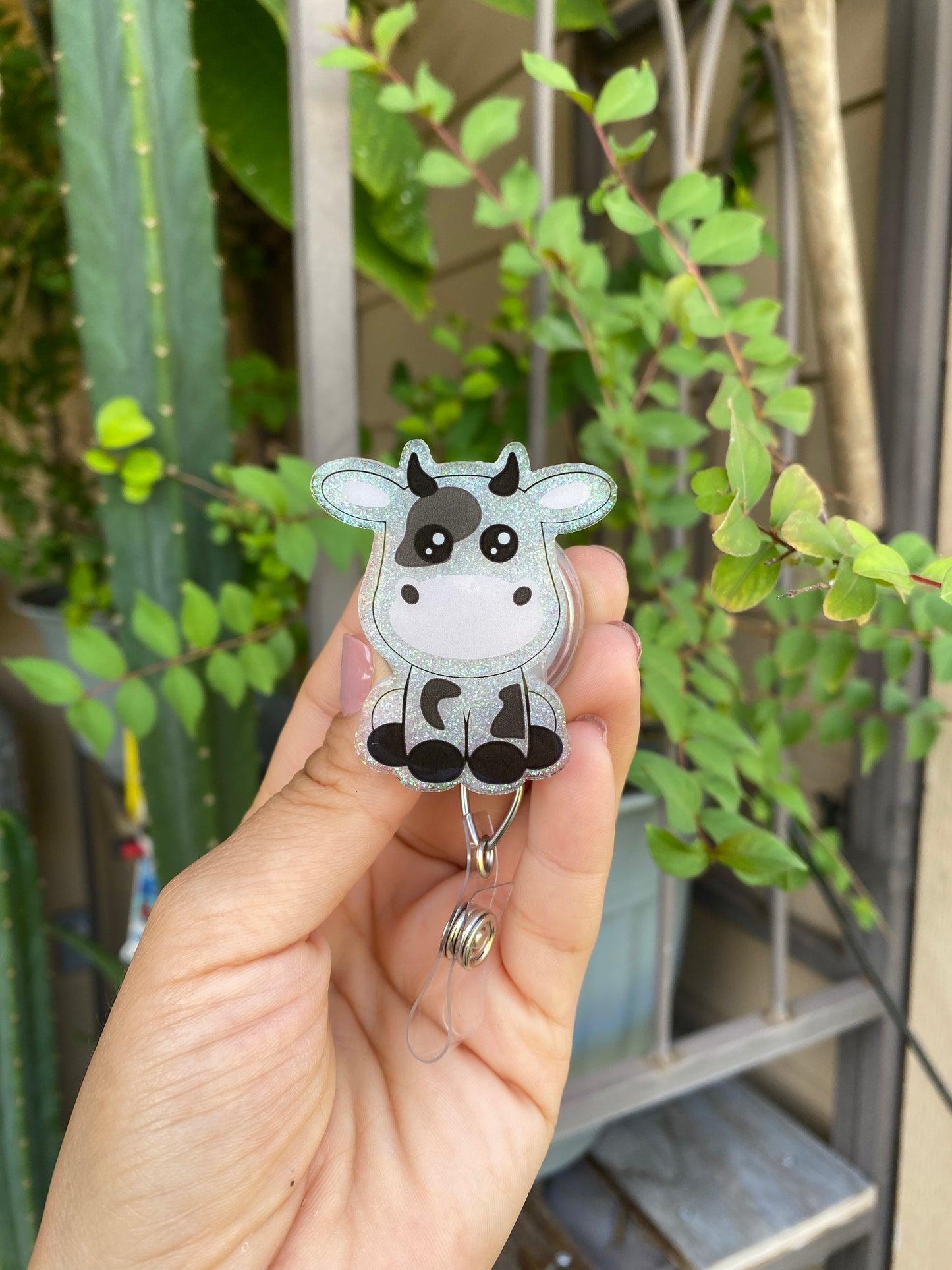 Animal Badge Reel - Sitting Cow 🐮