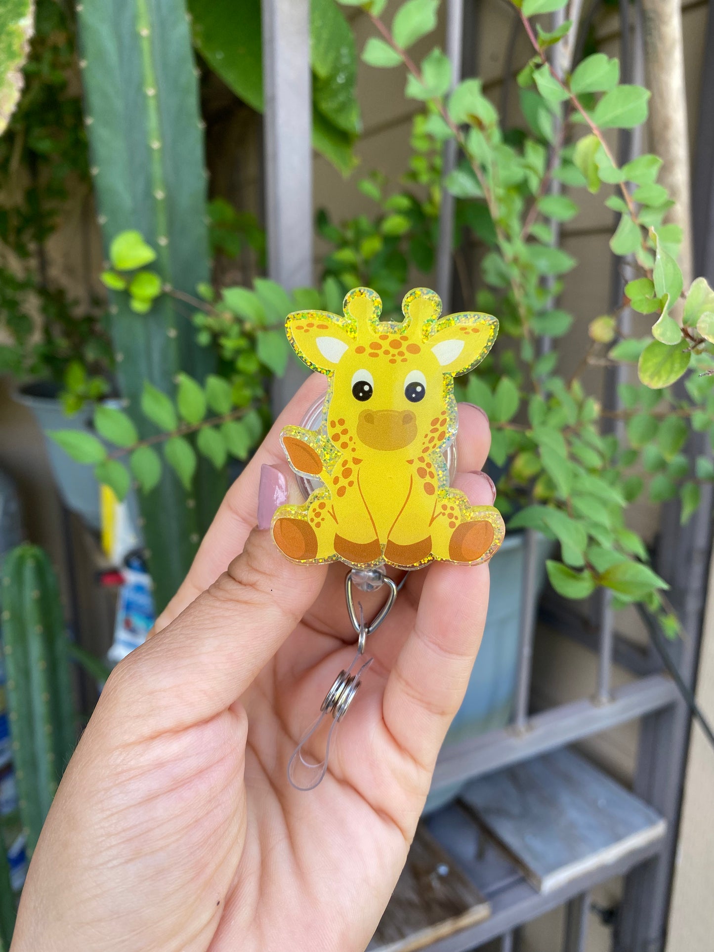 Animal Badge Reel - Sitting Giraffe 🦒